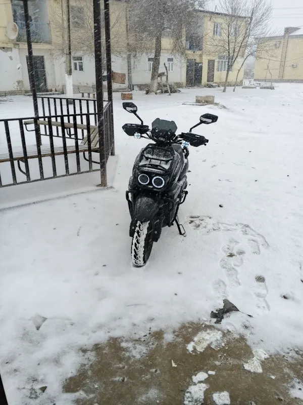 Бензиновый скутер танк