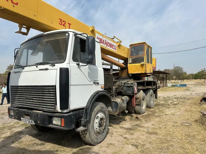 Avtokran MAZ 32 tn strela 31m 1