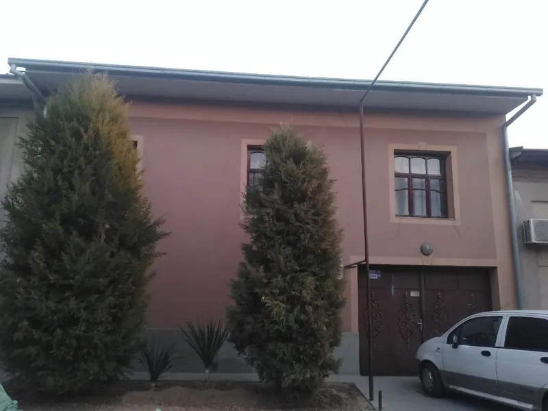 Ховли сотилади M.Fozilovda 4,10 sotok 7 komnta 3
