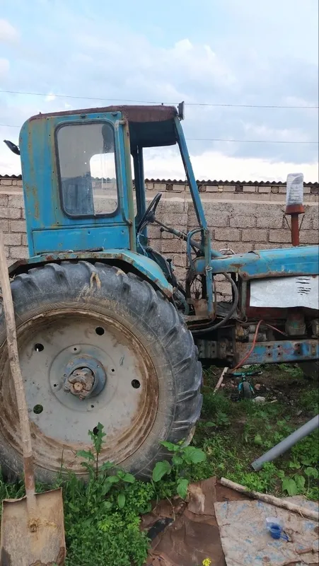 T 28 traktor sotiladi bachkana va prsep bilan t 8 T 28 traktor sotiladi bachkana va prsep bilan t 8