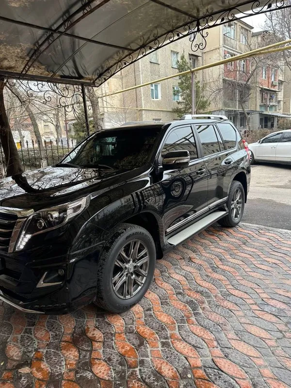 Toyota Land Cruiser Prado — в идеальном состоянии — фото 1
