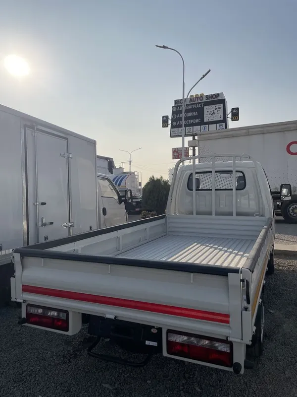 Вместо Kia Bongo — JAC X200 со скидкой 2