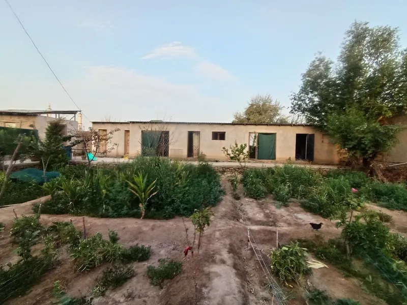 2015-жылы салынган 4 ханалы, 8 сотыхлы жай, барлык колайлыкларга ийе 4