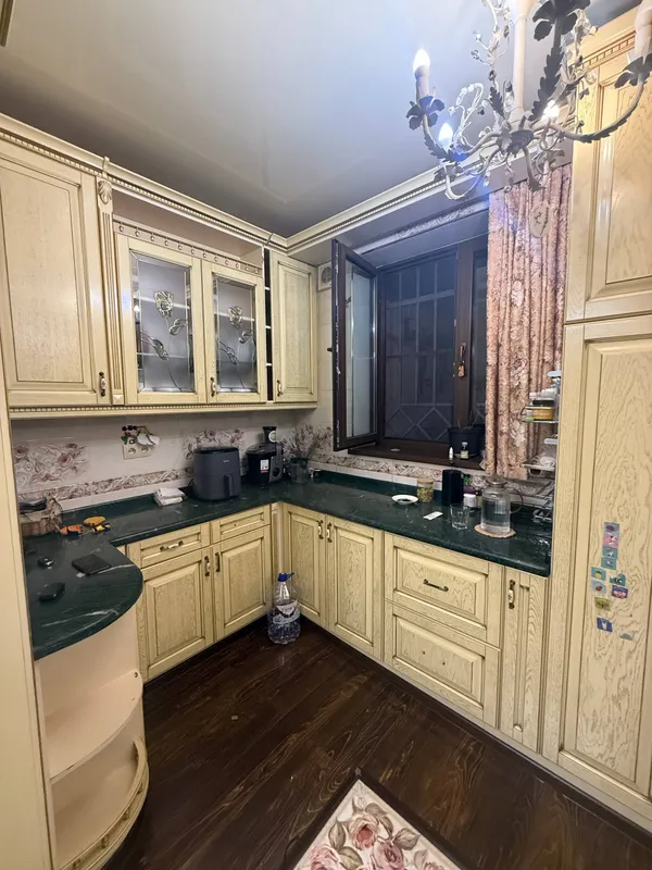Продаётся кухня, без столешницы.  Только шкафы. 3
