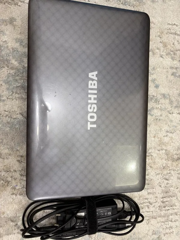 Ноутбук toshiba.