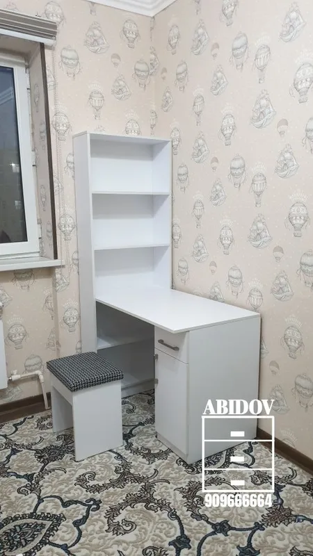 3 в 1 письменный стол + пенал полка + табуретка.