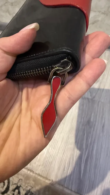 Продам кожаный кошелек Christian Louboutin 4 Продам кожаный кошелек Christian Louboutin 4
