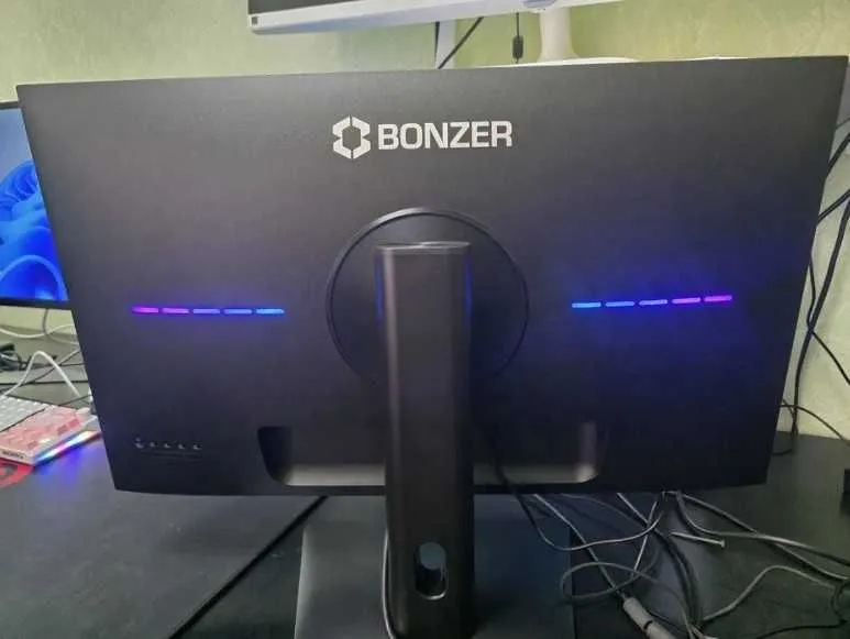 Bonzer 27 144HZ IPS 2