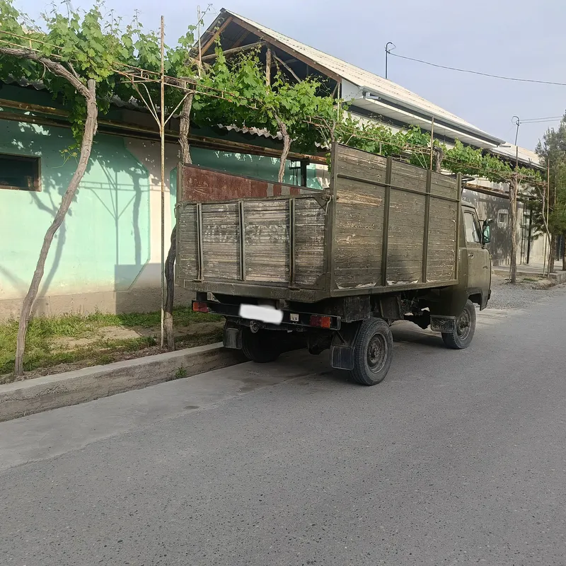 УАЗ бортовой 3303 2 УАЗ бортовой 3303 2