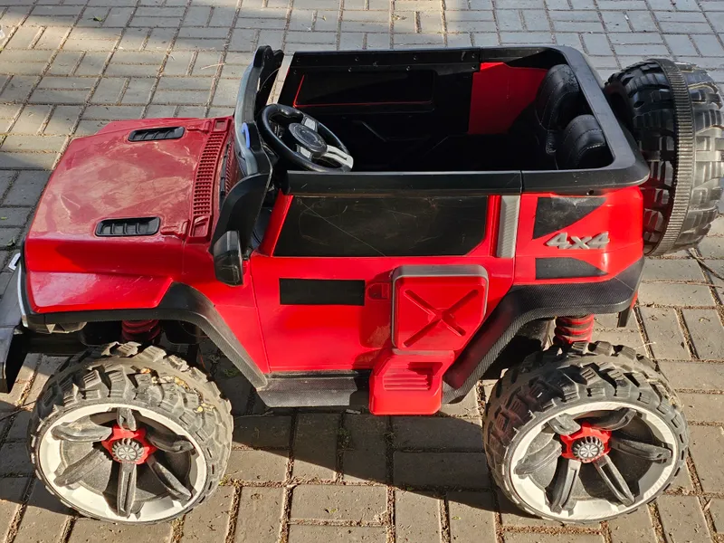 Akkumulyatorda ishlaydigan 4x4 jip. 5