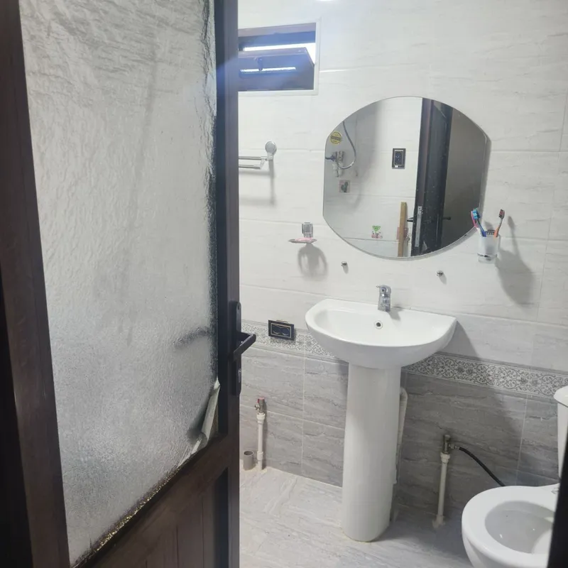 Uy sotiladi Chirchiq shaxri oqqavoq 5 xona 2 sanuzeli bor — фото 6