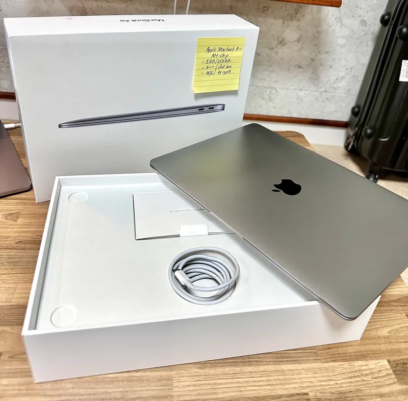 MacBook AirM1 Silver 8/256-noutbuk(Макбук-Ноутбук)