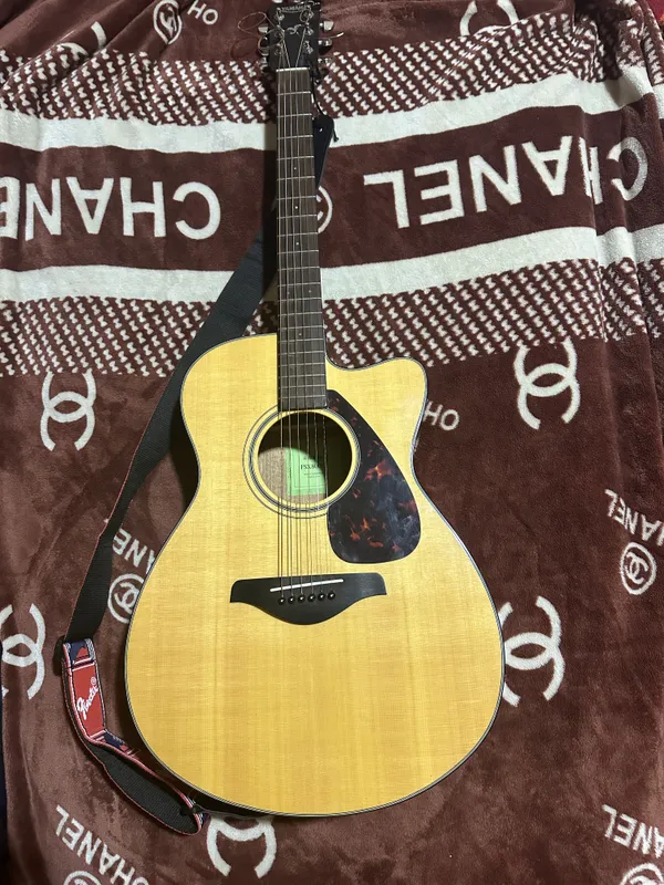 Gitara Yamaha FSX 800 orginal holati yangidey. 1 Gitara Yamaha FSX 800 orginal holati yangidey. 1