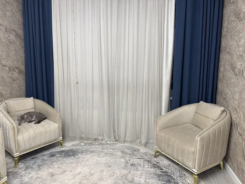 Divan 2 ta kreslo bilan 2