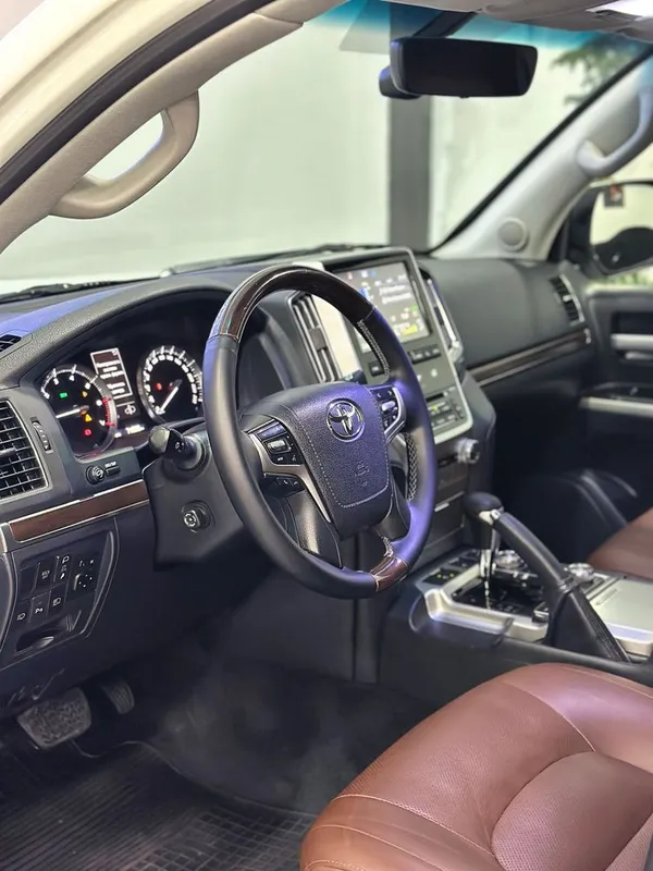 Toyota Land Cruiser 200 — фото 2