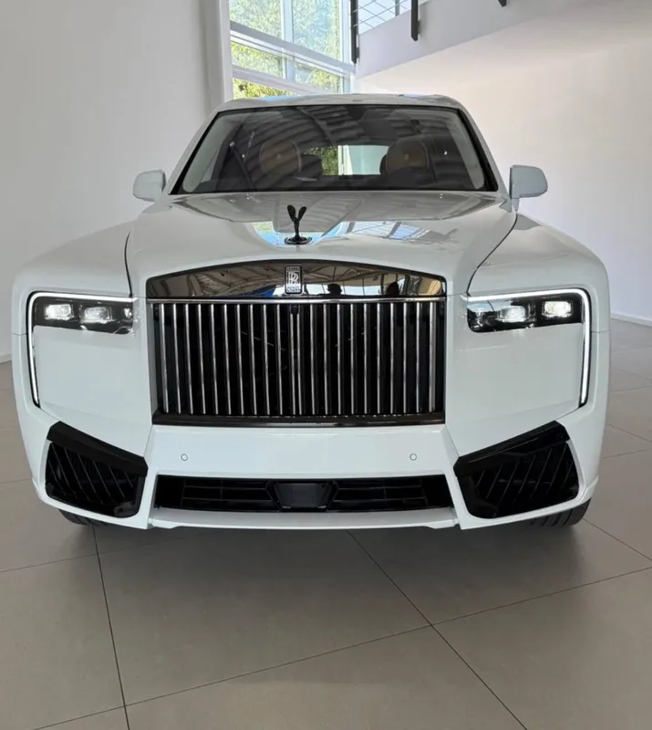 Rolls Royce Cullinan Black Badge White MY2026 — фото 1