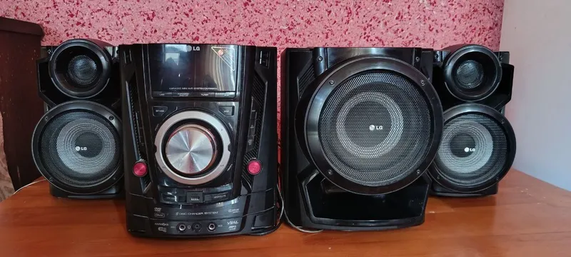 Muzikalni sentr sotiladi xammayogʻi ishledi tiniq. Narxi 2 million 200 2 Muzikalni sentr sotiladi xammayogʻi ishledi tiniq. Narxi 2 million 200 2
