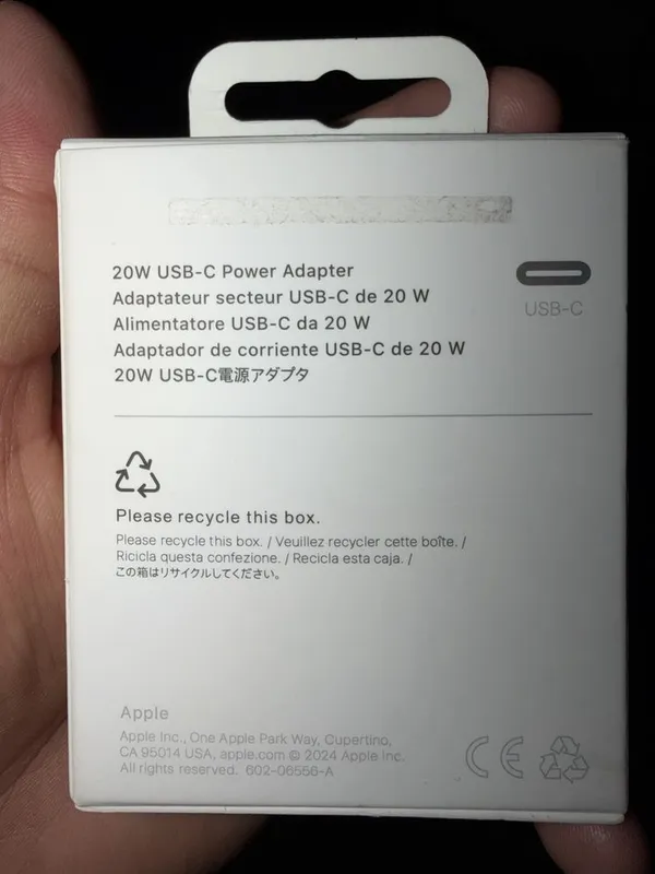 USB-C 20W Power Adapter 2 USB-C 20W Power Adapter 2