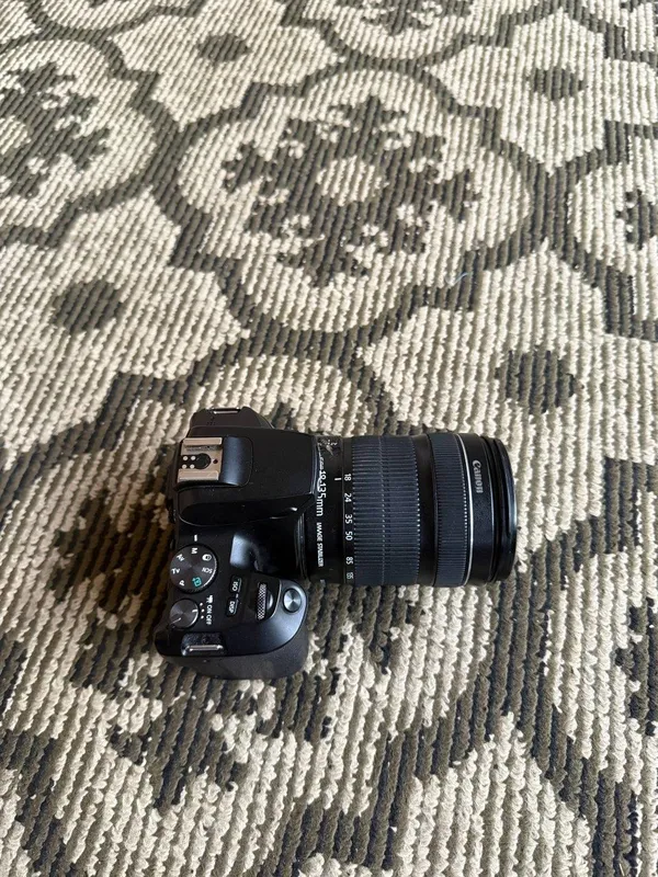 Canon EOS 200Dii 1