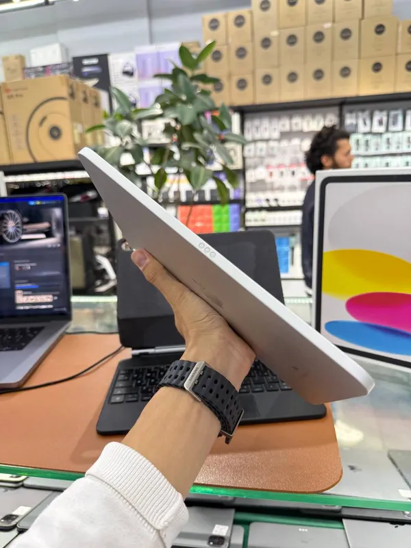 iPad 10 + Keyboard 6