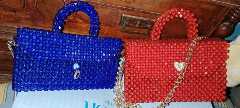 продам сумки из бусин. новые.