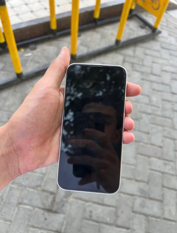 Продаётся Iphone 16 13 4