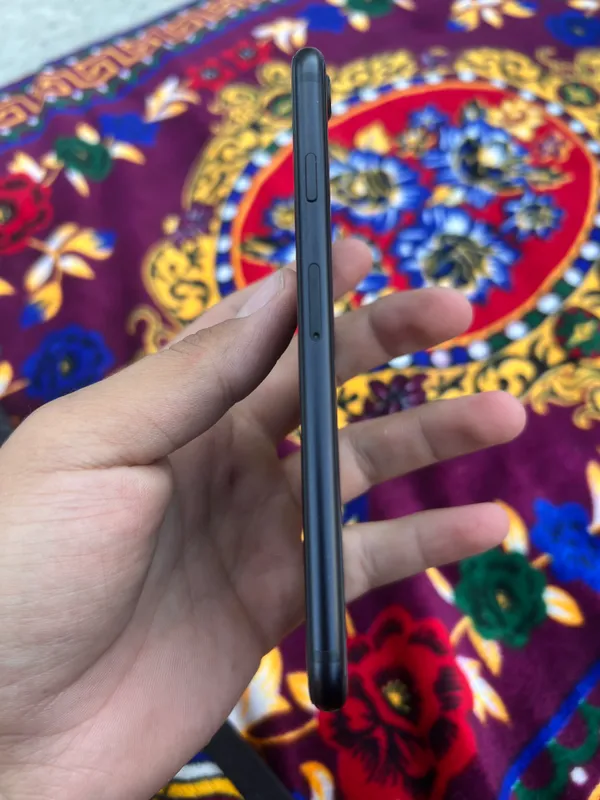 Iphone se 2020 2nd gen holati yaxshi kelishamiz. 1