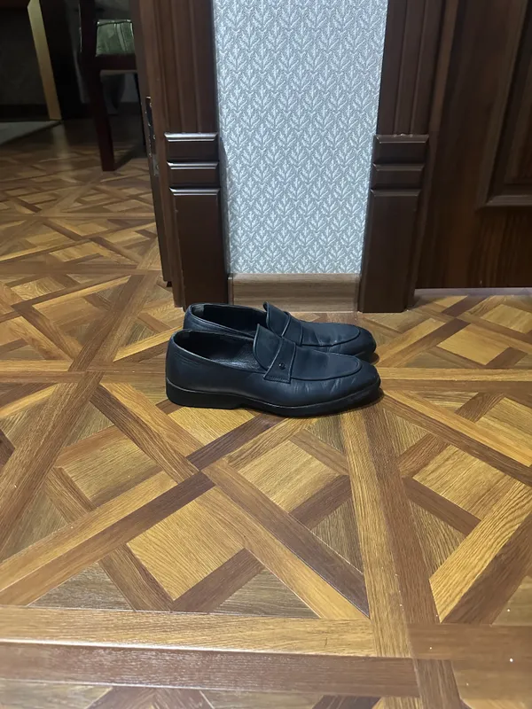 Erkaklar tuflisi, charm 1