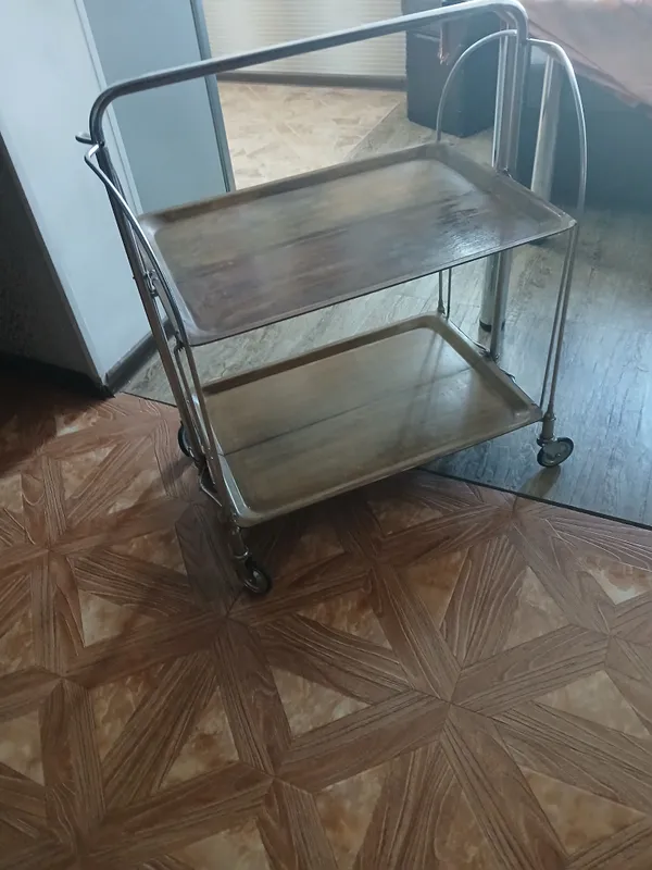 столик винтажный на колёсиках 2