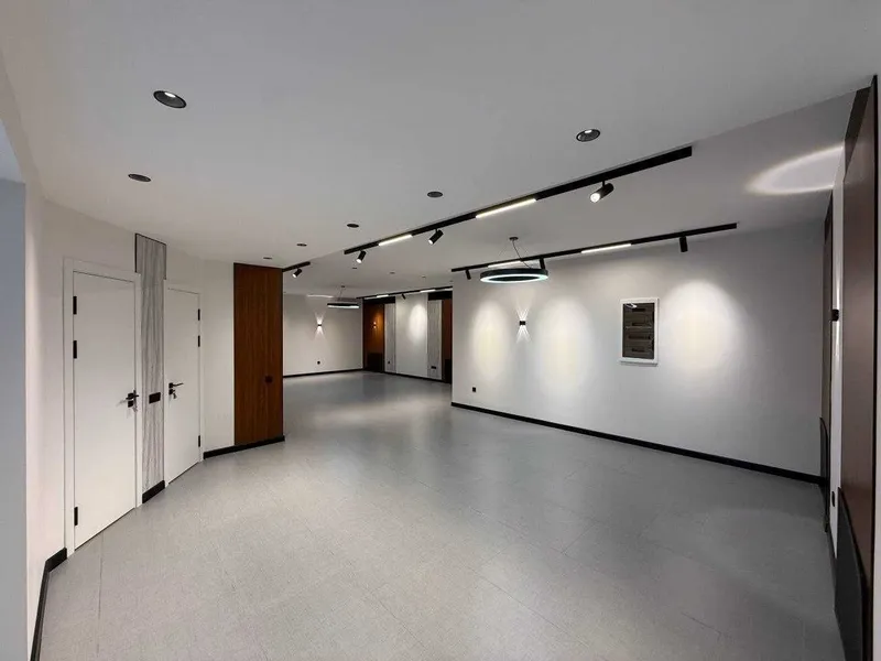 Срочно продается Коммерческое помещение 910 м² | Нукусская | 1 линия — фото 1