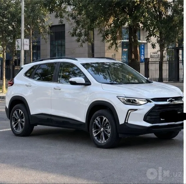 Модель: Chevrolet Tracker Год: 2024 Кузов: SUV / кроссовер Цвет: белый 3 Модель: Chevrolet Tracker Год: 2024 Кузов: SUV / кроссовер Цвет: белый 3