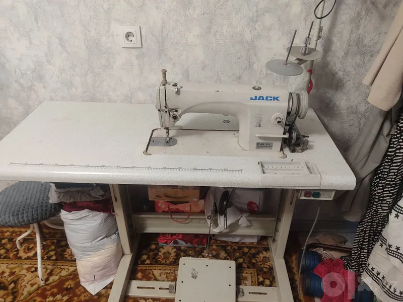 Продаётся швейная машина, всё работает, состояние хорошее 2 Продаётся швейная машина, всё работает, состояние хорошее 2