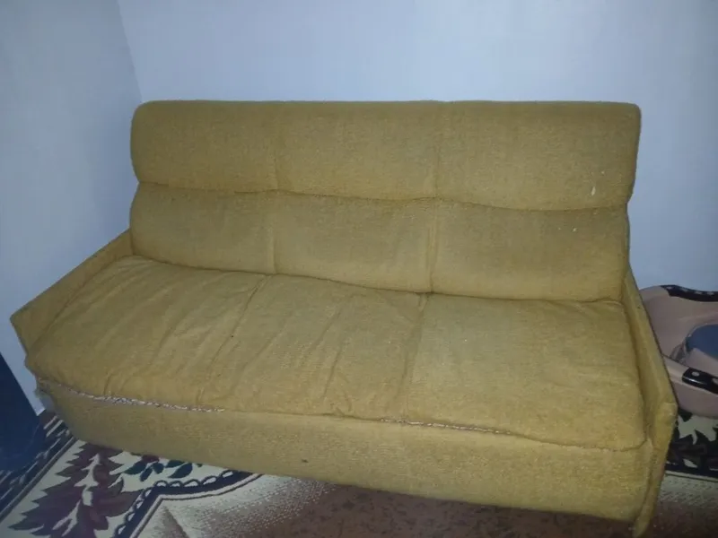 Spalni Divan sotiladi