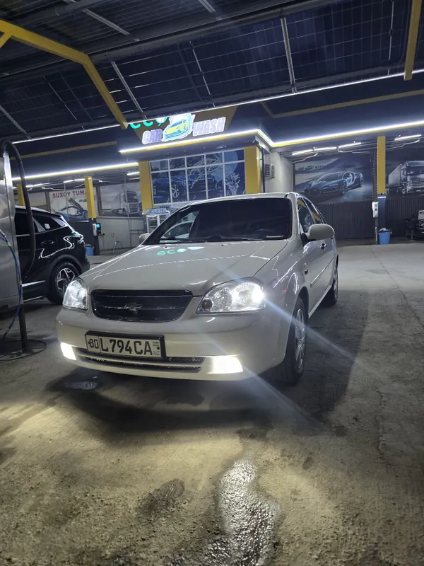 Lacetti 1.8 sotiladi 2009