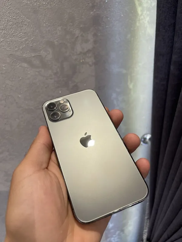 Iphone 12 pro . 2 Iphone 12 pro . 2