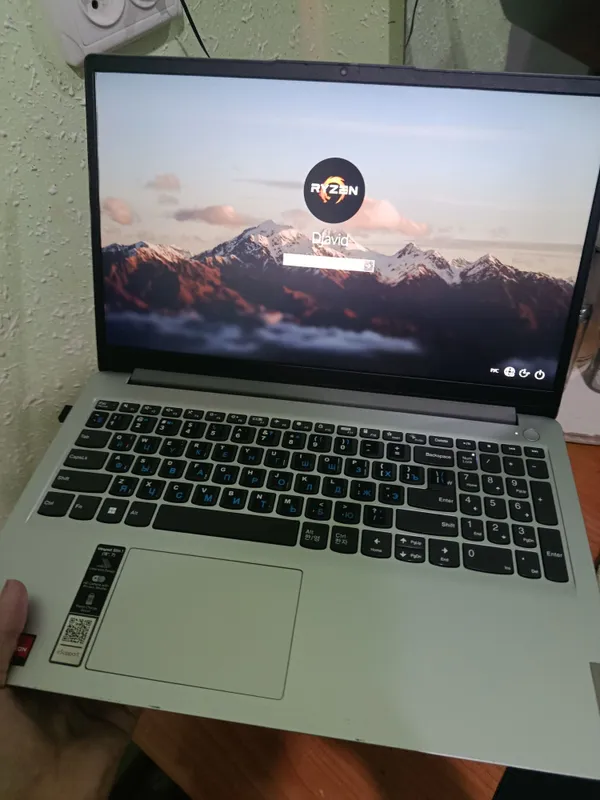 Lenovo Ideapad  16/256 1