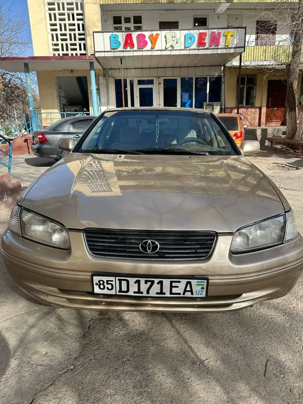 Автомобиль Toyota camry