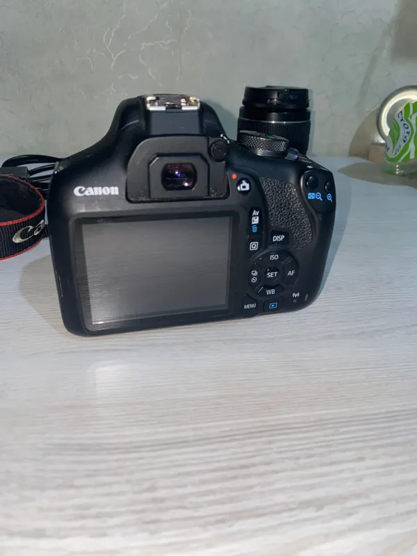 Фотоаппарат Canon 2000D срочно — фото 1