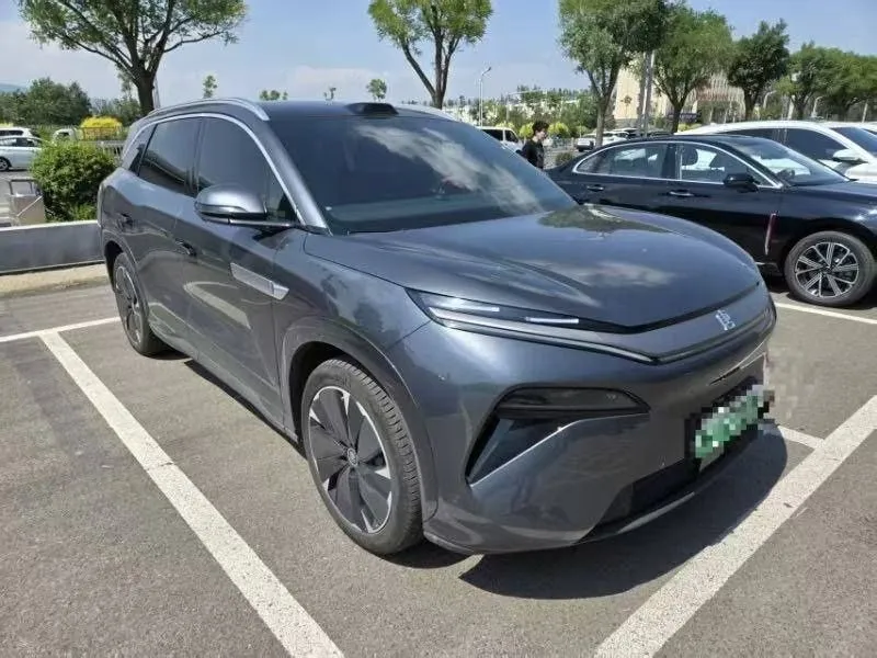 BYD Tang L, полный привод электричка 3