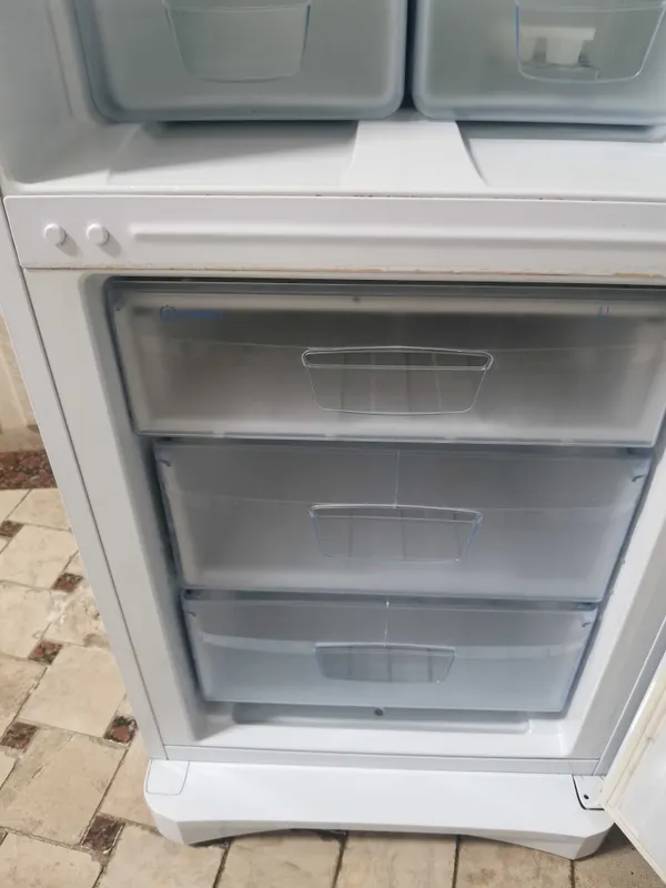 Холодильник Indesit — фото 2