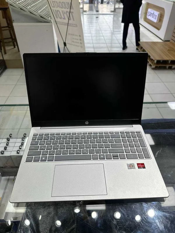Hp Laptop/AMD Athlon Silver 7120U/8/256/15.6"
