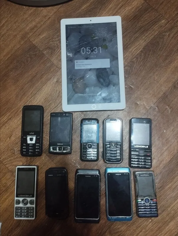 Телефоны на запчасти