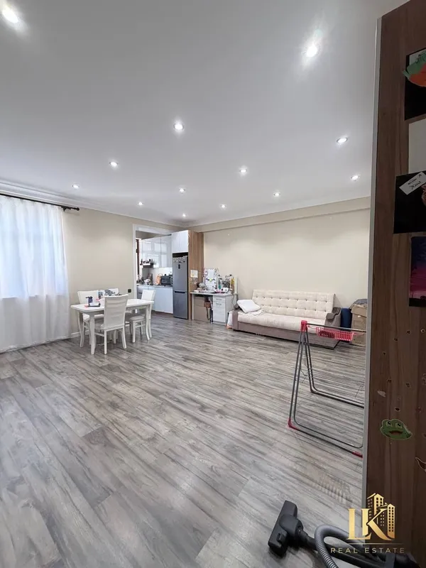 1 xonali kvartira sotiladi, 43 m², 2/7, yevroremont, mebel va texnika bilan (Mirobod tumani) 1