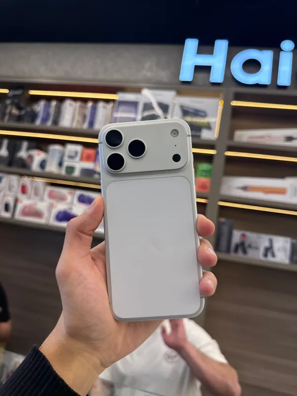 Iphone 17 Pro max Silver 2