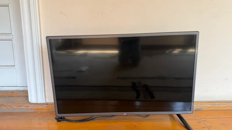 Продаётся телевизор LG 4