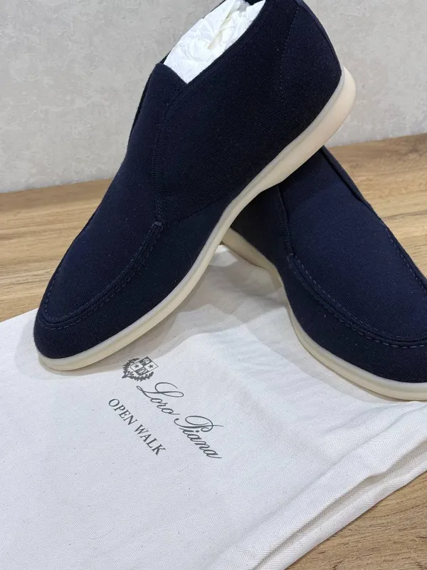 Лоро оригинал, новый. Своя цена 800$ Продам за 450$ 2