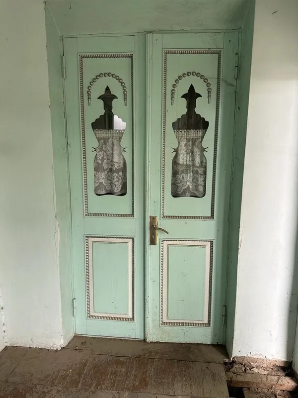 Eshik va romlar buzib olib ketish kerak