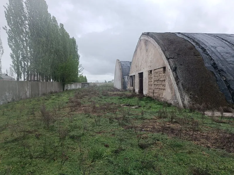 Продается земля с ангарами и зданиями