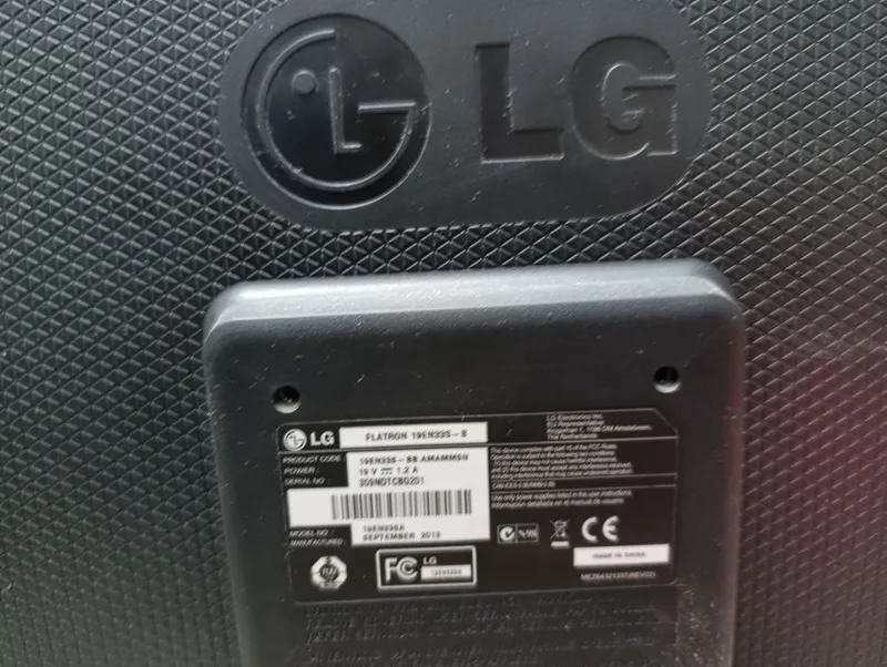Монитор LG оригинал — фото 1