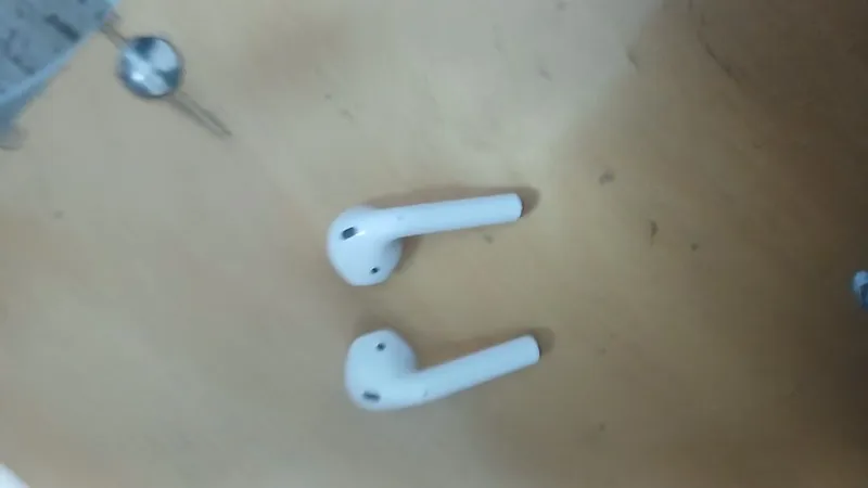 Оригинальные Apple AirPods (1/2 поколение) Продаю оригинальные AirPods